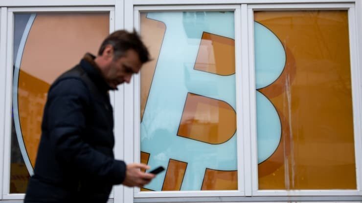 Bitcoin tăng lên 41.000 đô la sau các biện pháp trừng phạt mới đối với ngân hàng trung ương Nga