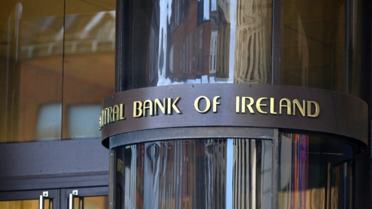 Ngân hàng Trung ương Ireland cảnh báo về quảng cáo tiền điện tử