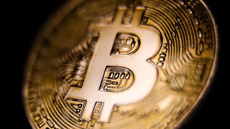 Bitcoin giảm xuống dưới 33.000 USD xuống mức thấp nhất kể từ tháng 7 năm 2021