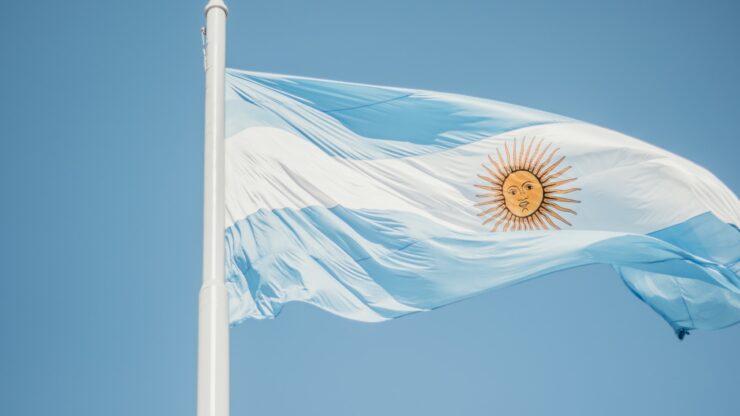 Số lượng mua Stablecoin của người Argentina tăng lên sau khi Bộ trưởng Kinh tế từ chức
