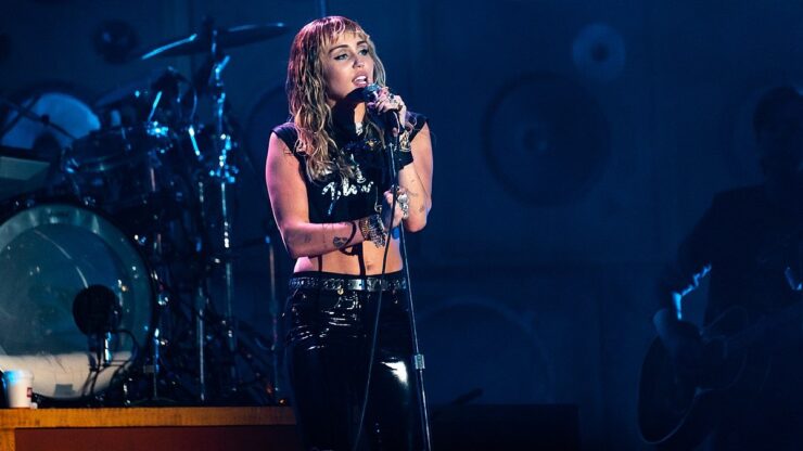 Miley Cyrus và Men's Wearhouse sắp gia nhập thế giới Metaverse
